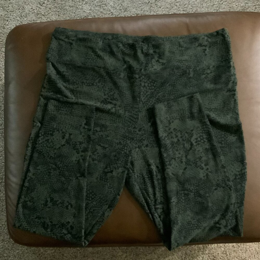 Terra & Sky Black and Green Leggings - Size 2X (20W-22W)
